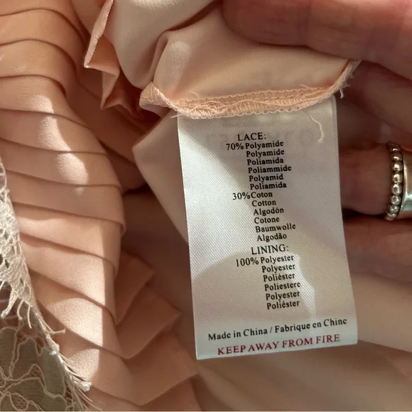 ❤️3/$15❤️ Esqualo lace and pleats skirt - Picture 7 of 8